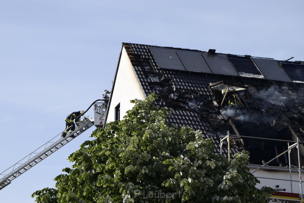 Feuer 2 Dachstuhl Koeln Dellbrueck Von der Leyen Str P030.JPG - Miklos Laubert
